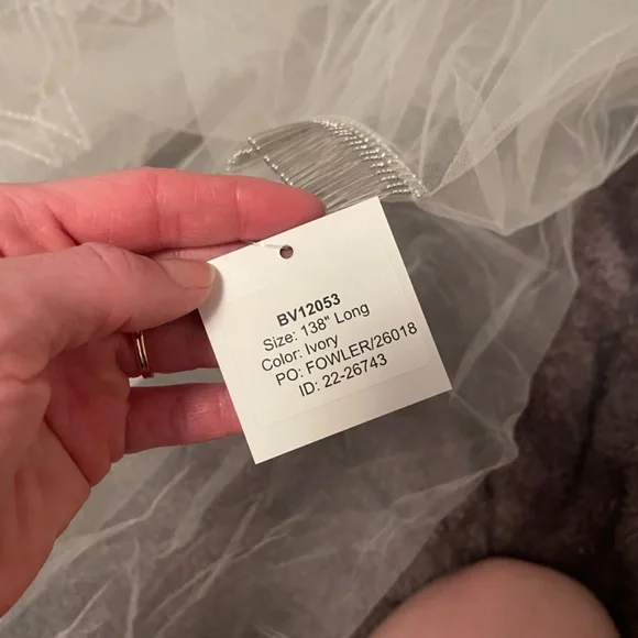 Zenaida Wedding Veil - Picture 3 of 4